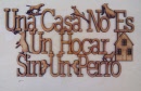 Una Casa no es un hogar sin un perro signo de madera
